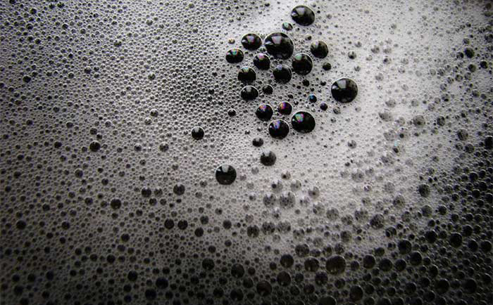 （圖：切削液泡沫現(xiàn)場(chǎng)）