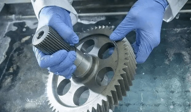 （圖：金屬清洗現(xiàn)場）